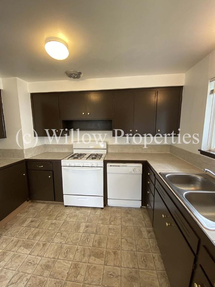 4316 Pacific Ave - Photo 3 of 11