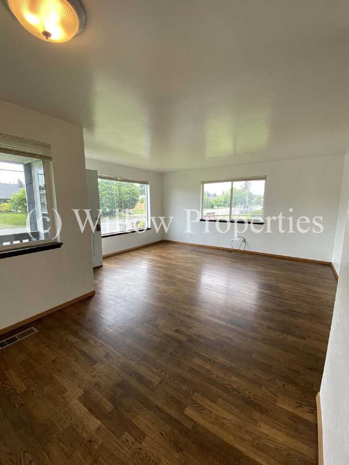 4316 Pacific Ave - Photo 4 of 11