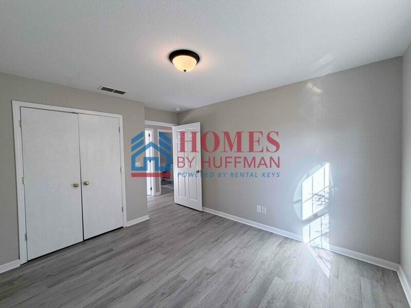 1921 Shadewood Ave - Photo 5 of 12