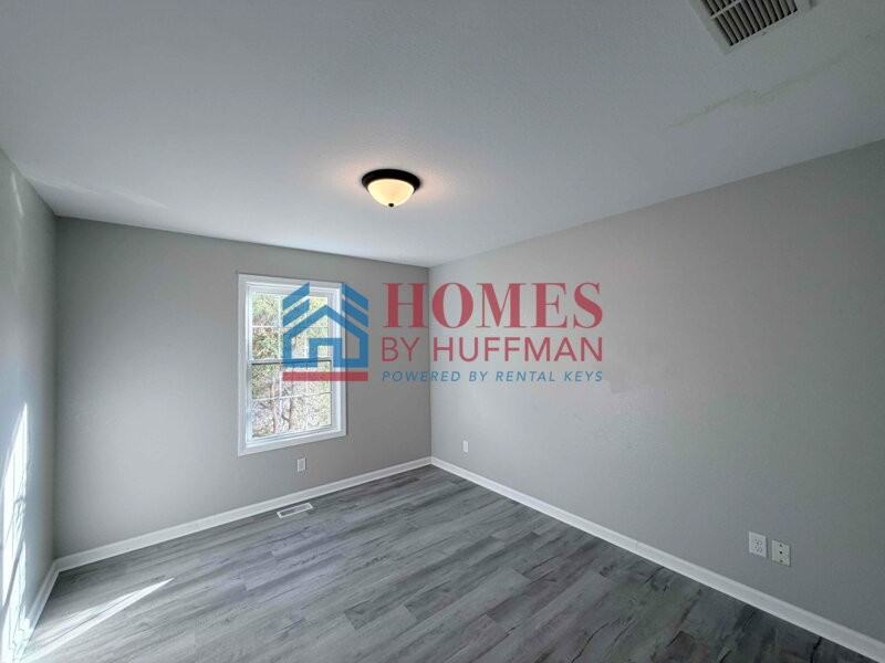 1921 Shadewood Ave - Photo 7 of 12