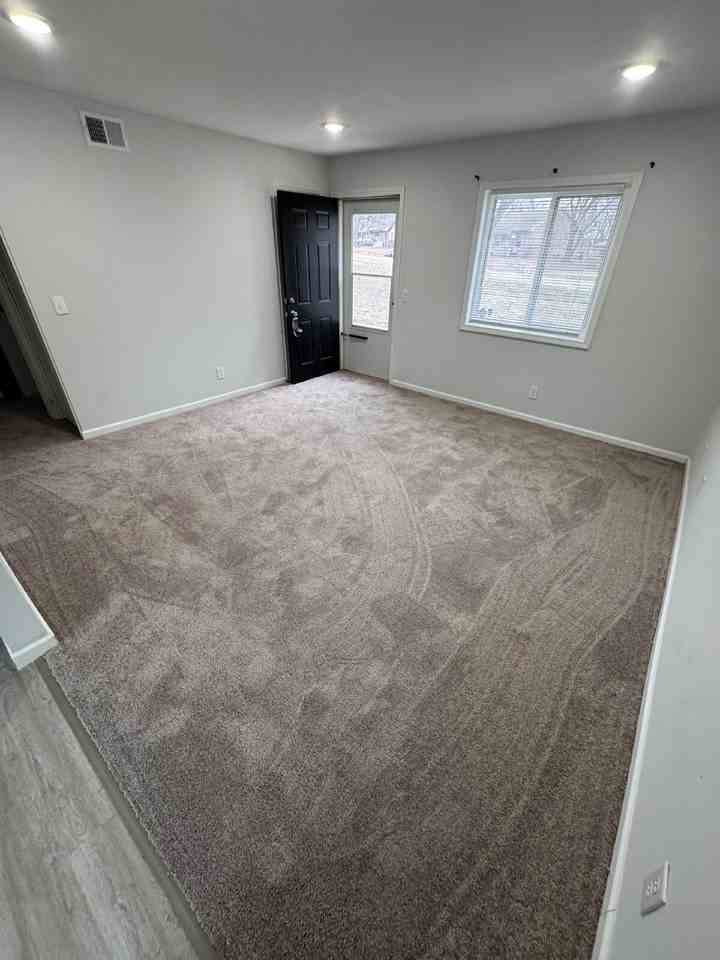 422 W Mahoney Dr - Photo 4 of 9