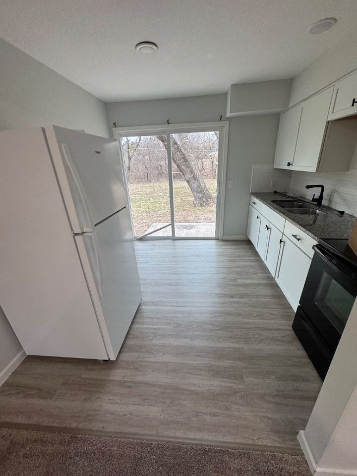 422 W Mahoney Dr - Photo 5 of 9