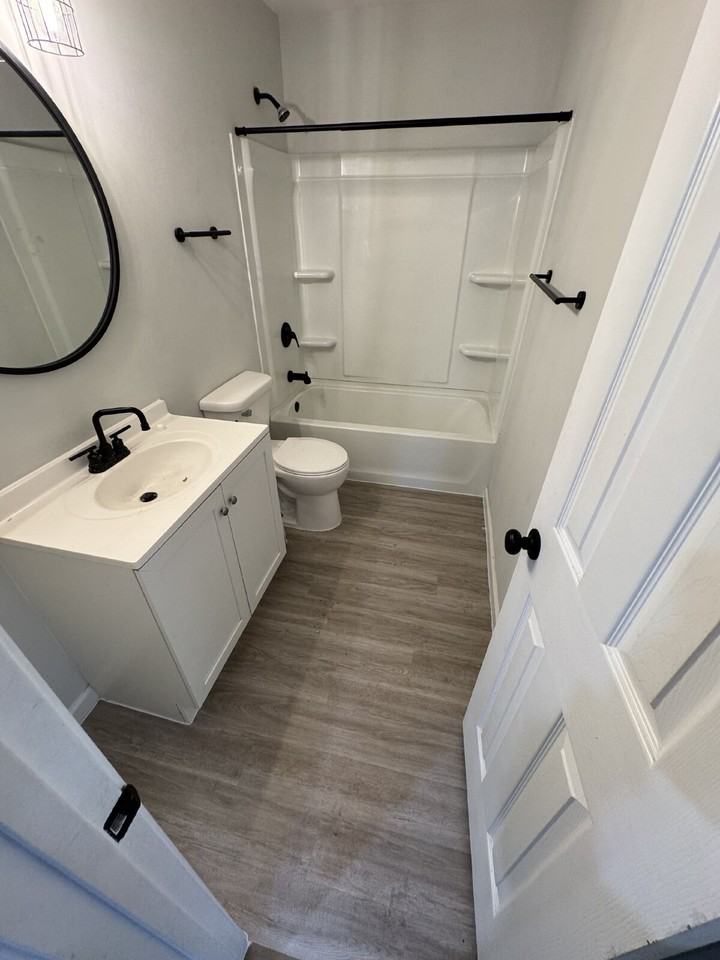 422 W Mahoney Dr - Photo 7 of 9