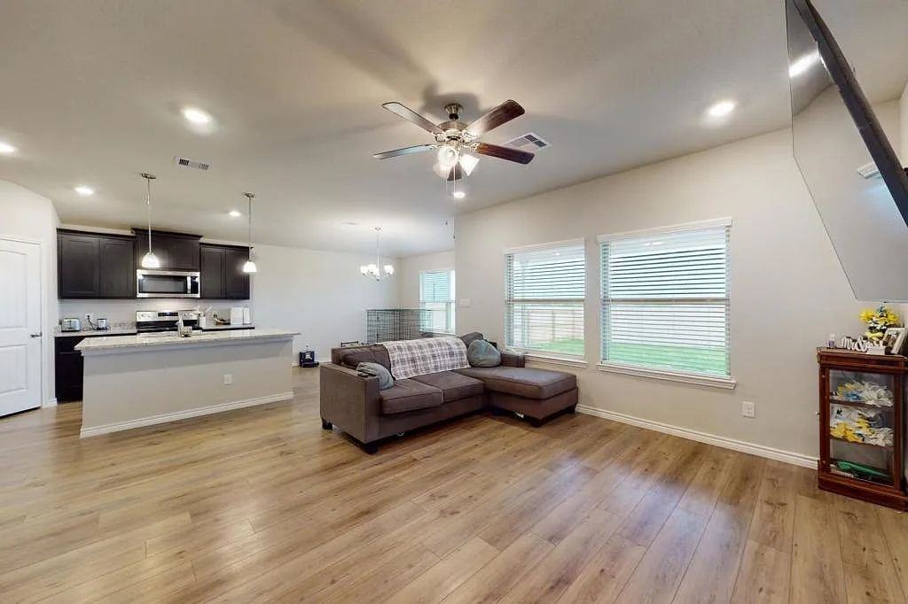 2053 Chief St - Photo 7 of 19