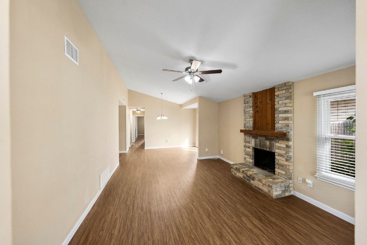 3325 Stoney Sq - Photo 4 of 35