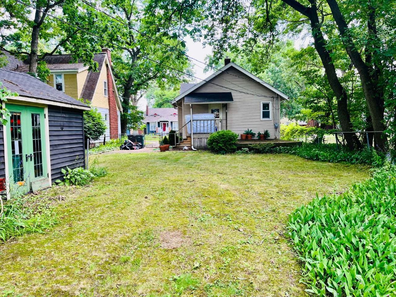 716 Catalpa Dr - Photo 4 of 17