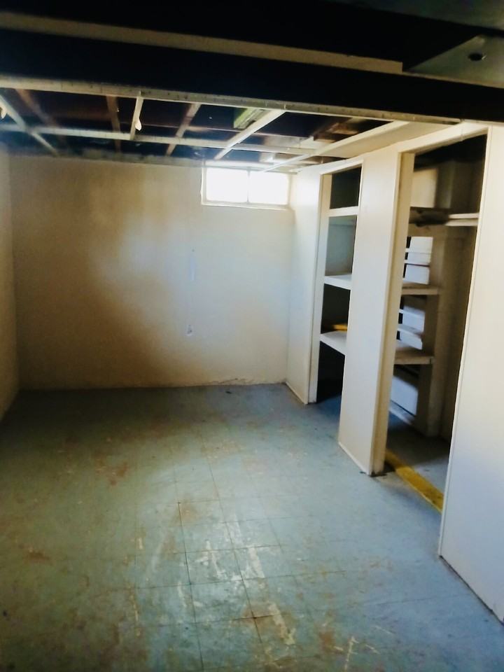 21465 Syracuse Ave - Photo 3 of 17