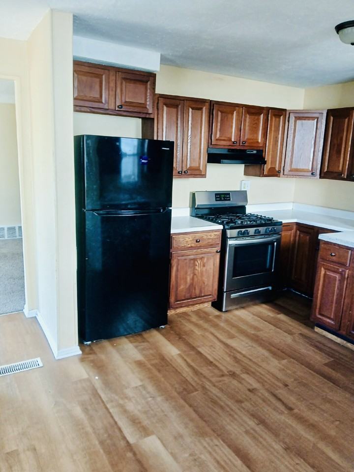 21465 Syracuse Ave - Photo 7 of 17