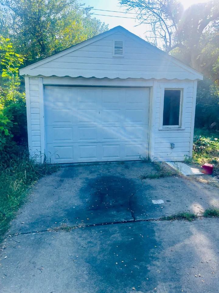 17646 Woodbine St - Photo 3 of 12