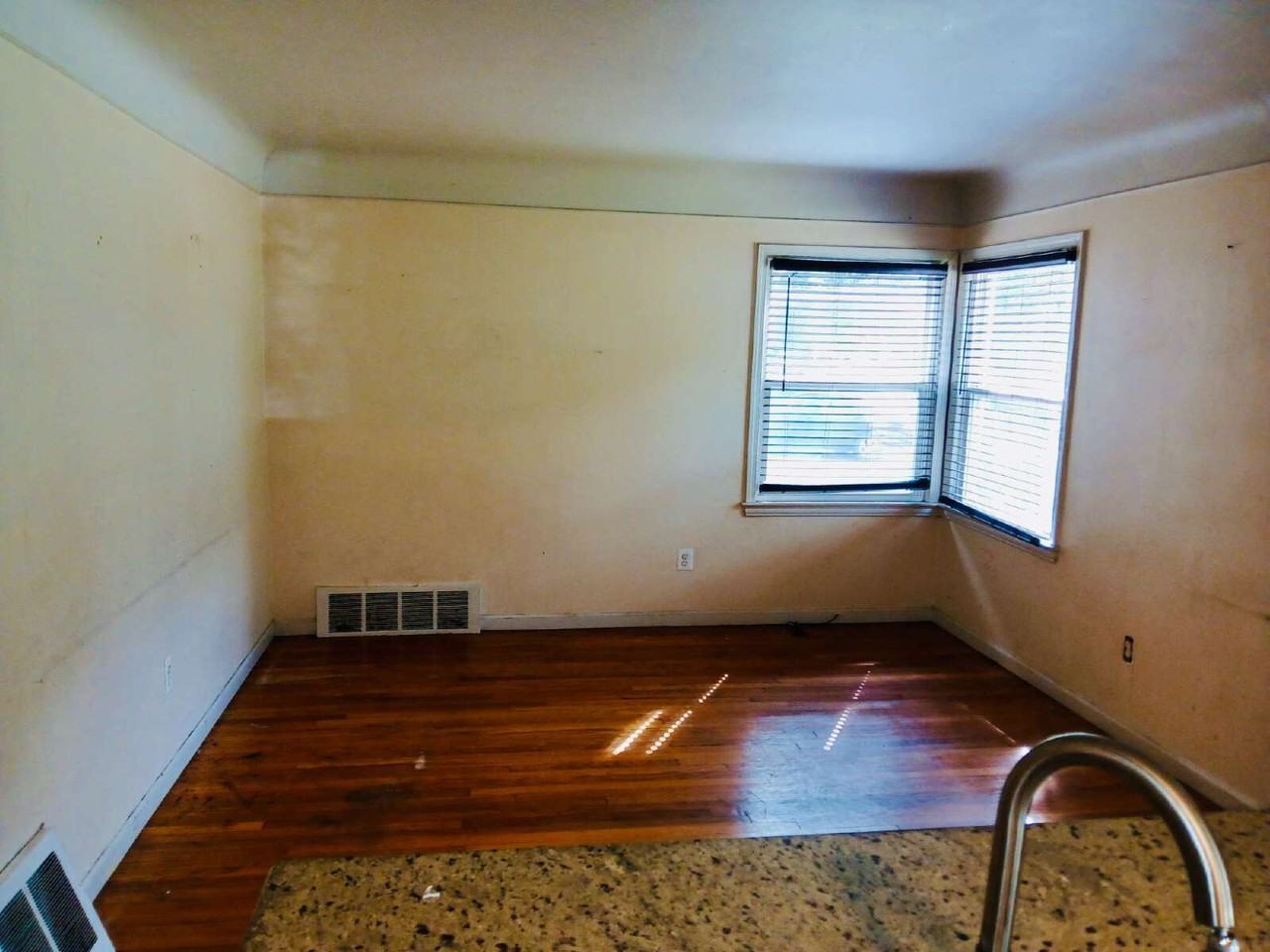 17646 Woodbine St - Photo 7 of 12