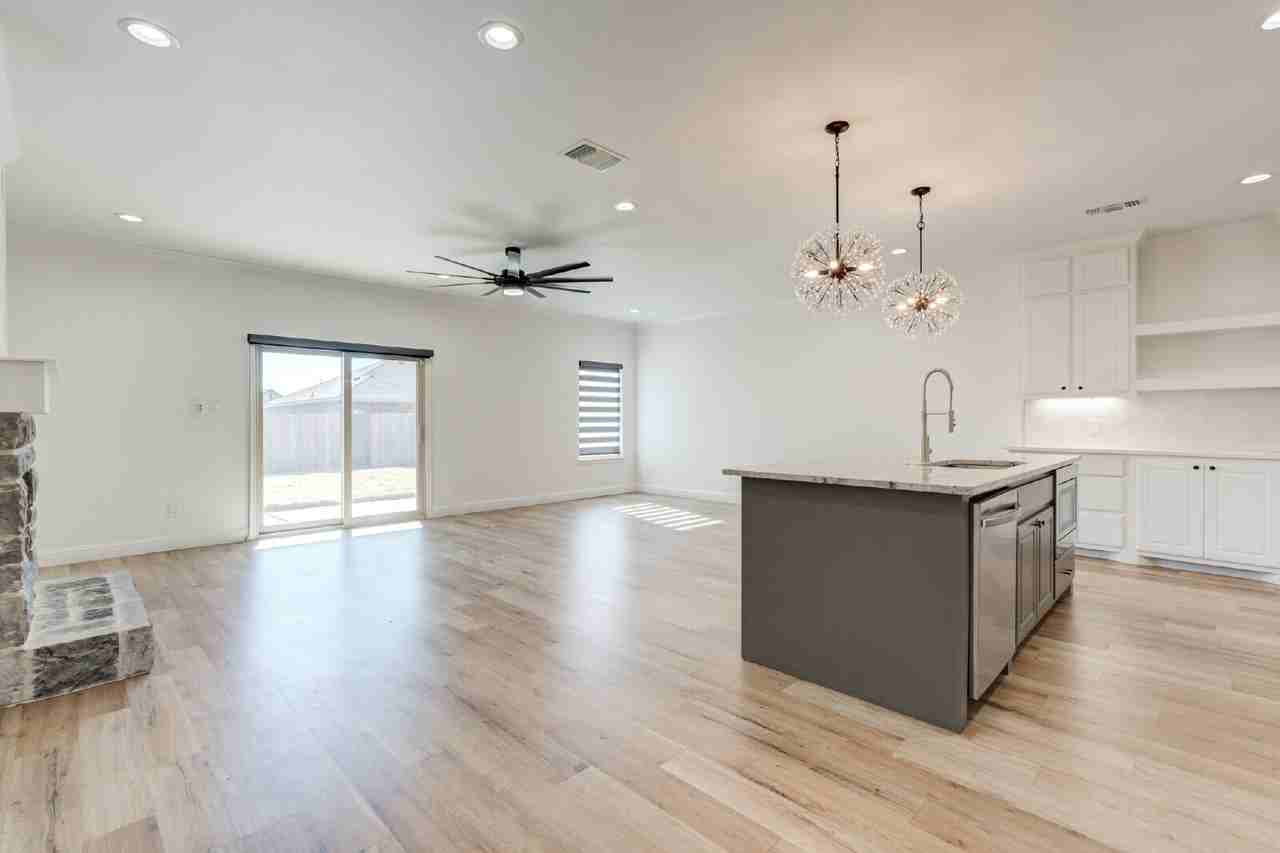 7001 17th St - Photo 7 of 38