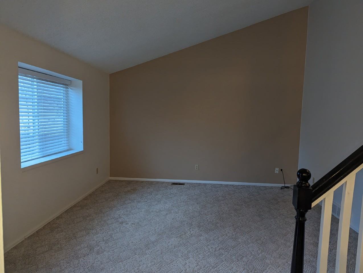 2165 Hackberry Cir - Photo 2 of 12