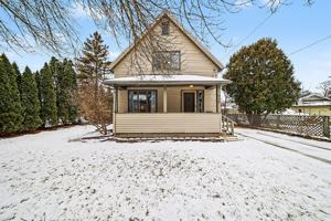 featured image of 812 E Grove St