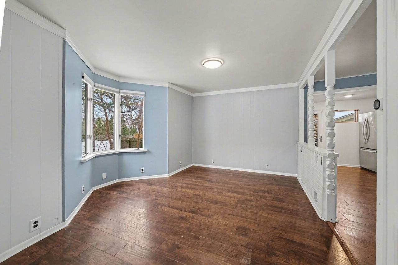 812 E Grove St - Photo 5 of 18