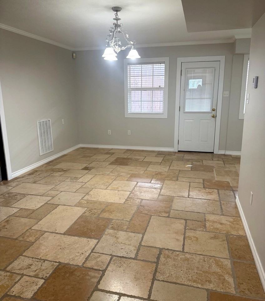 1314 Broadmoor Dr - Photo 2 of 19