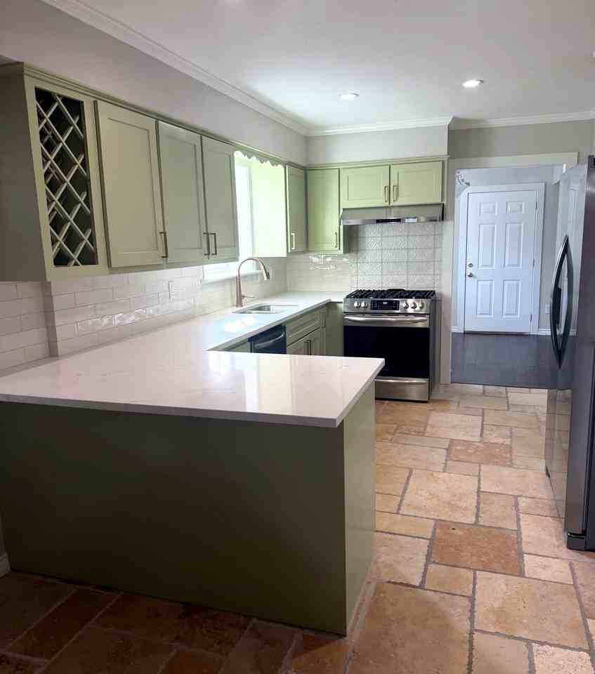 1314 Broadmoor Dr - Photo 4 of 19