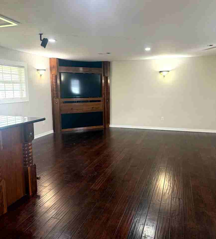 1314 Broadmoor Dr - Photo 5 of 19