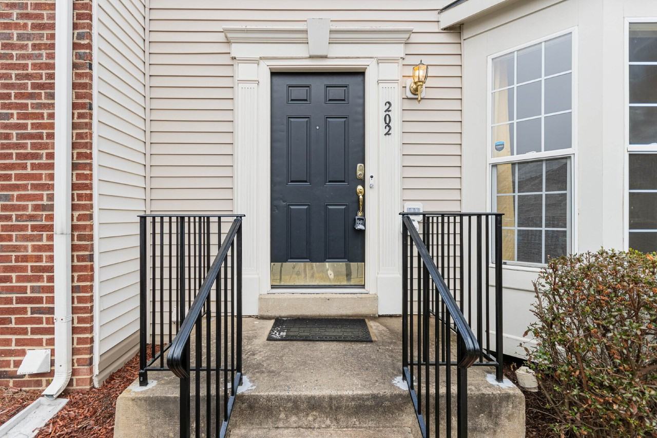 202 Hemlock Dr - Photo 4 of 25