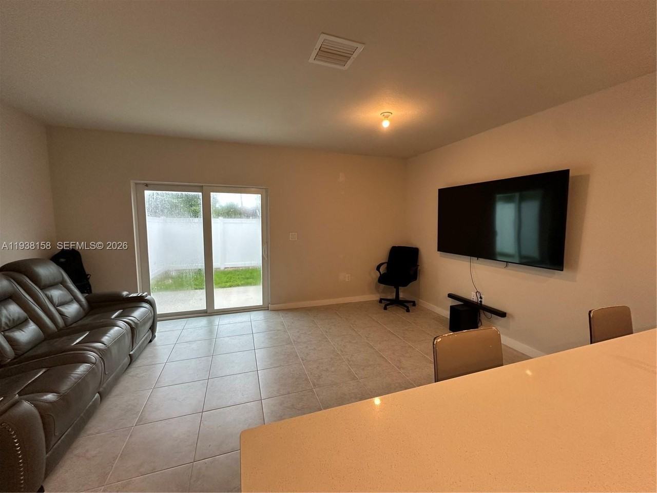 389 NW 10 #389 - Photo 4 of 28