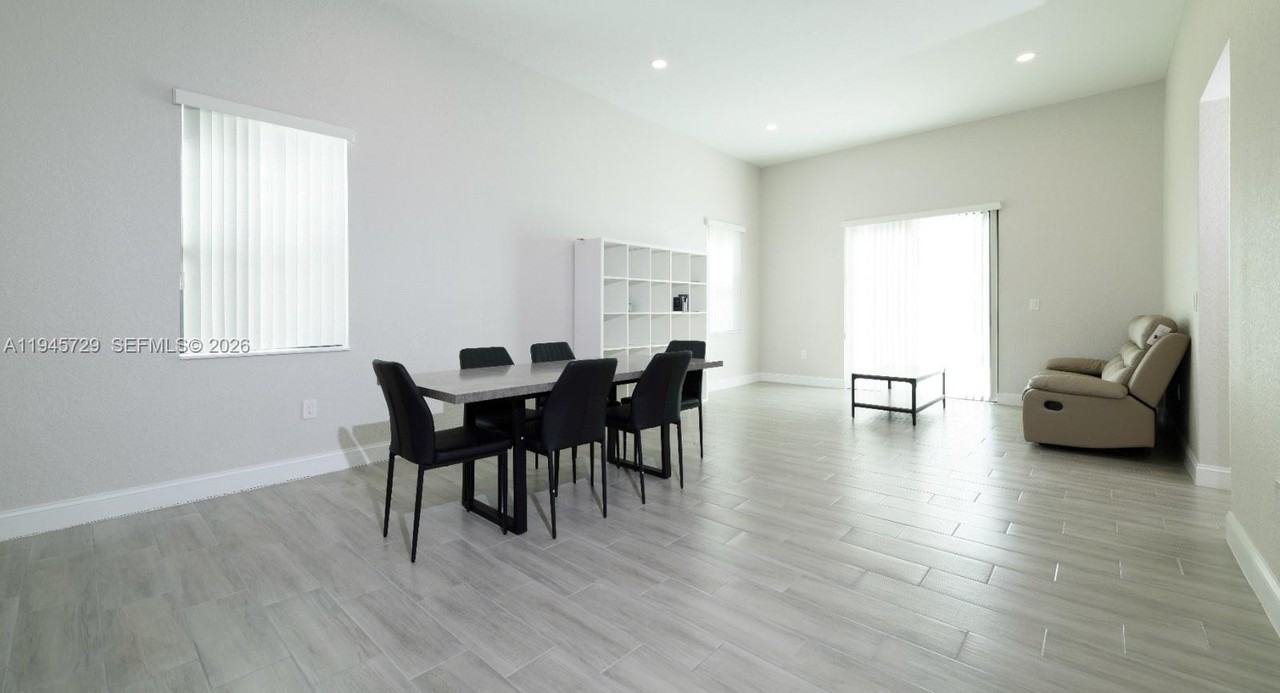 4024 Sw 52nd St - Photo 7 of 21