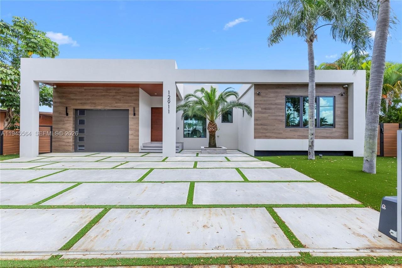 12911 Oleander Rd - Photo 2 of 50