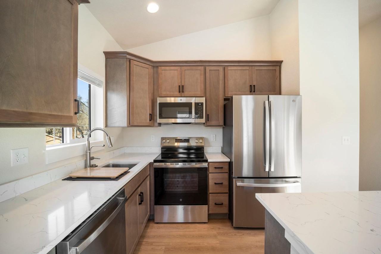 824 E Moreno Ave #B - Photo 5 of 25