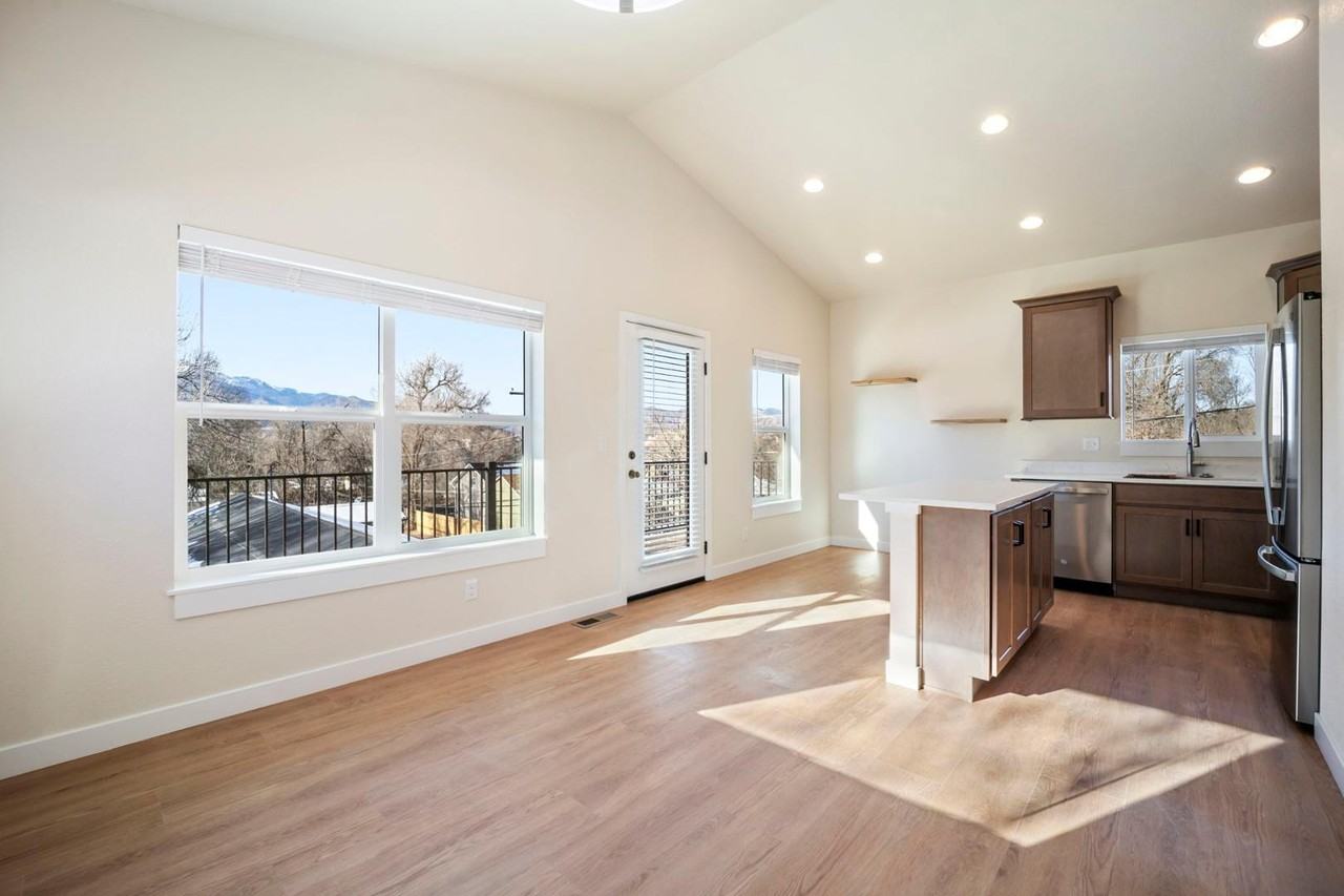 824 E Moreno Ave #B - Photo 4 of 25