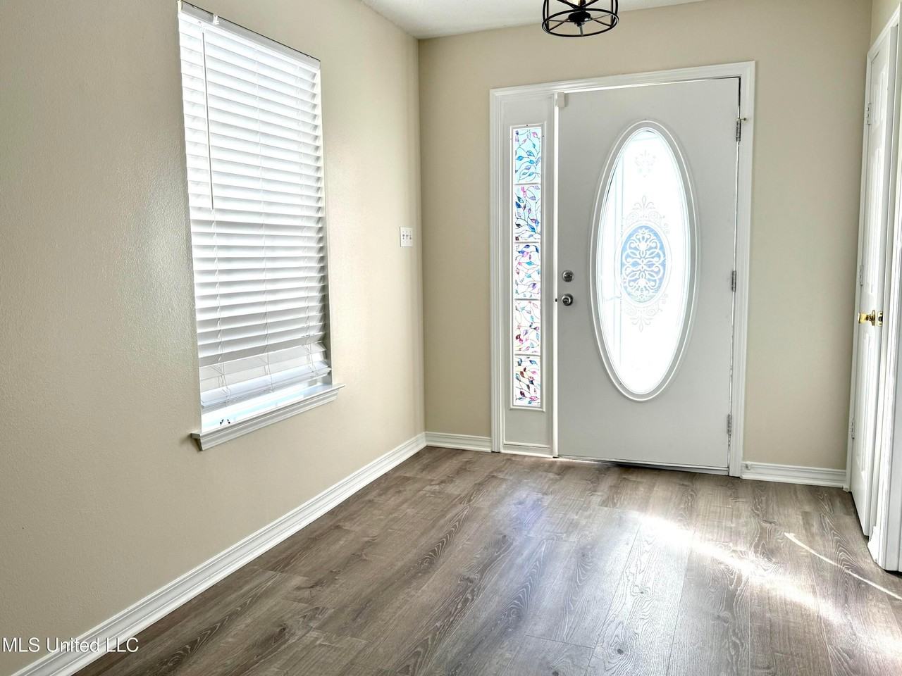 984 Greystone Dr - Photo 3 of 20