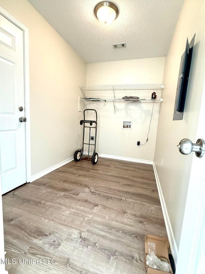 984 Greystone Dr - Photo 7 of 20