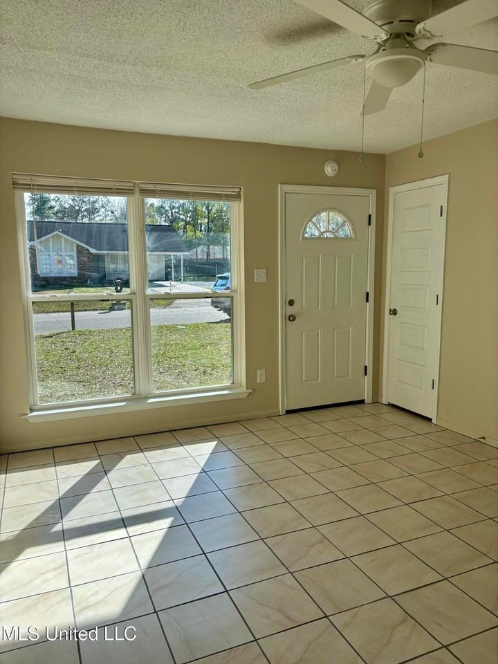 1616 Timber Lane Rd - Photo 3 of 10