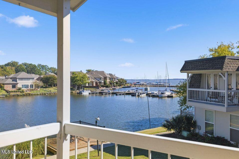 550 Post Rd - Photo 4 of 50