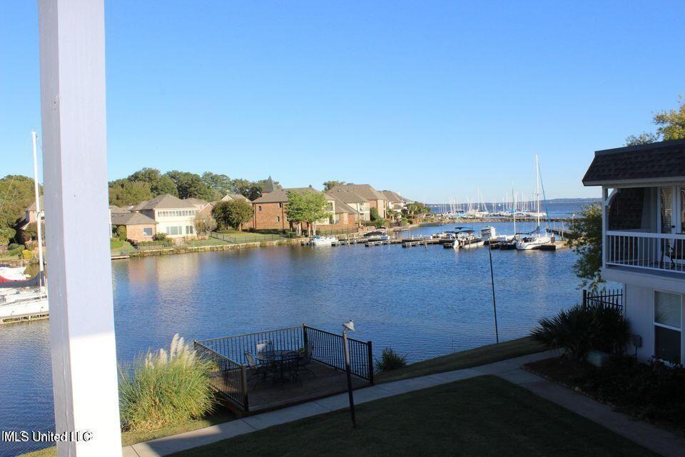 550 Post Rd - Photo 5 of 50