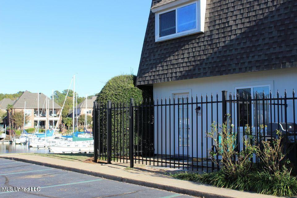 550 Post Rd - Photo 6 of 50