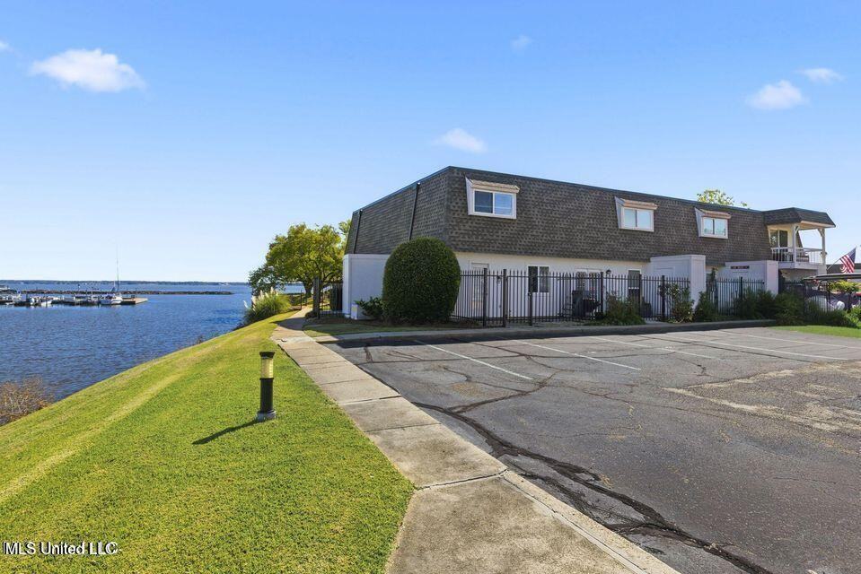 550 Post Rd - Photo 7 of 50