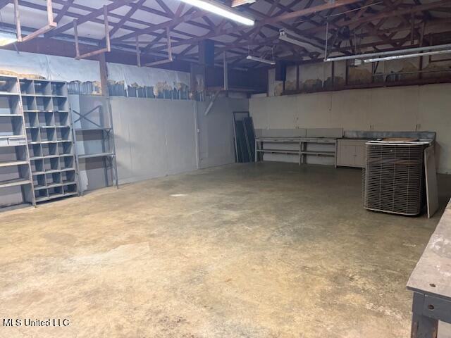 1185 Goodman Rd E - Photo 4 of 20