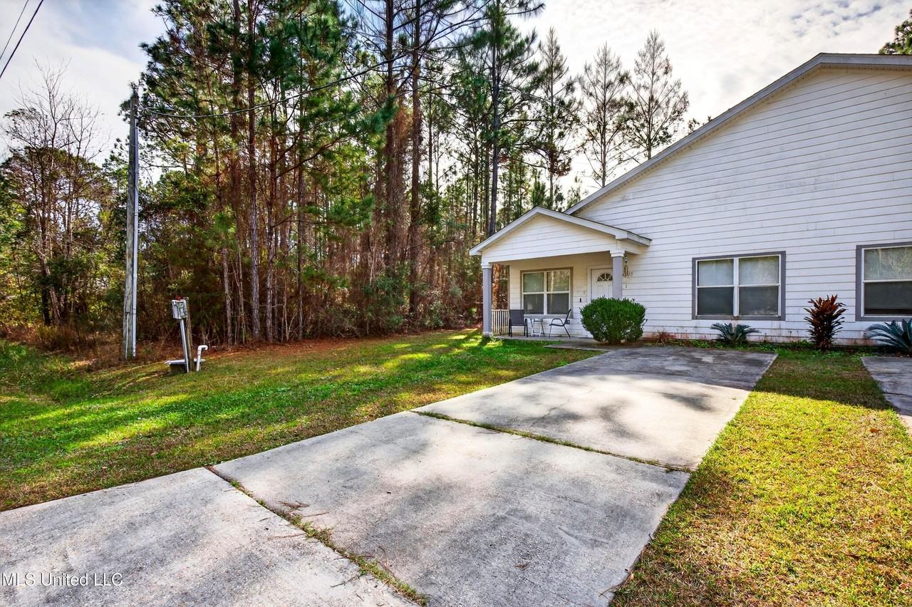 6225 E Newton St - Photo 3 of 29