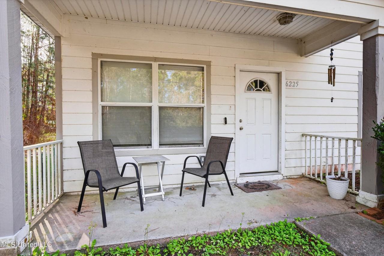 6225 E Newton St - Photo 5 of 29