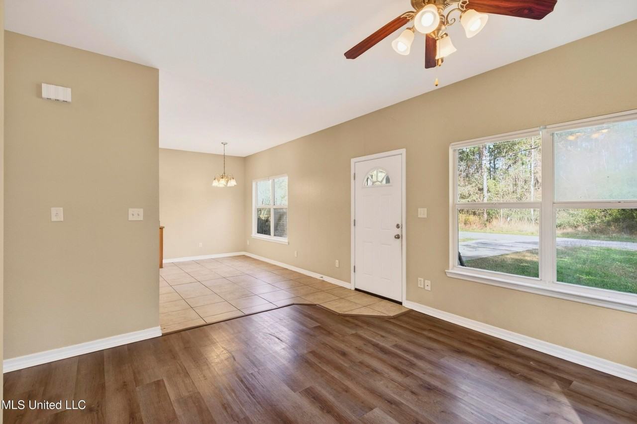 6225 E Newton St - Photo 7 of 29