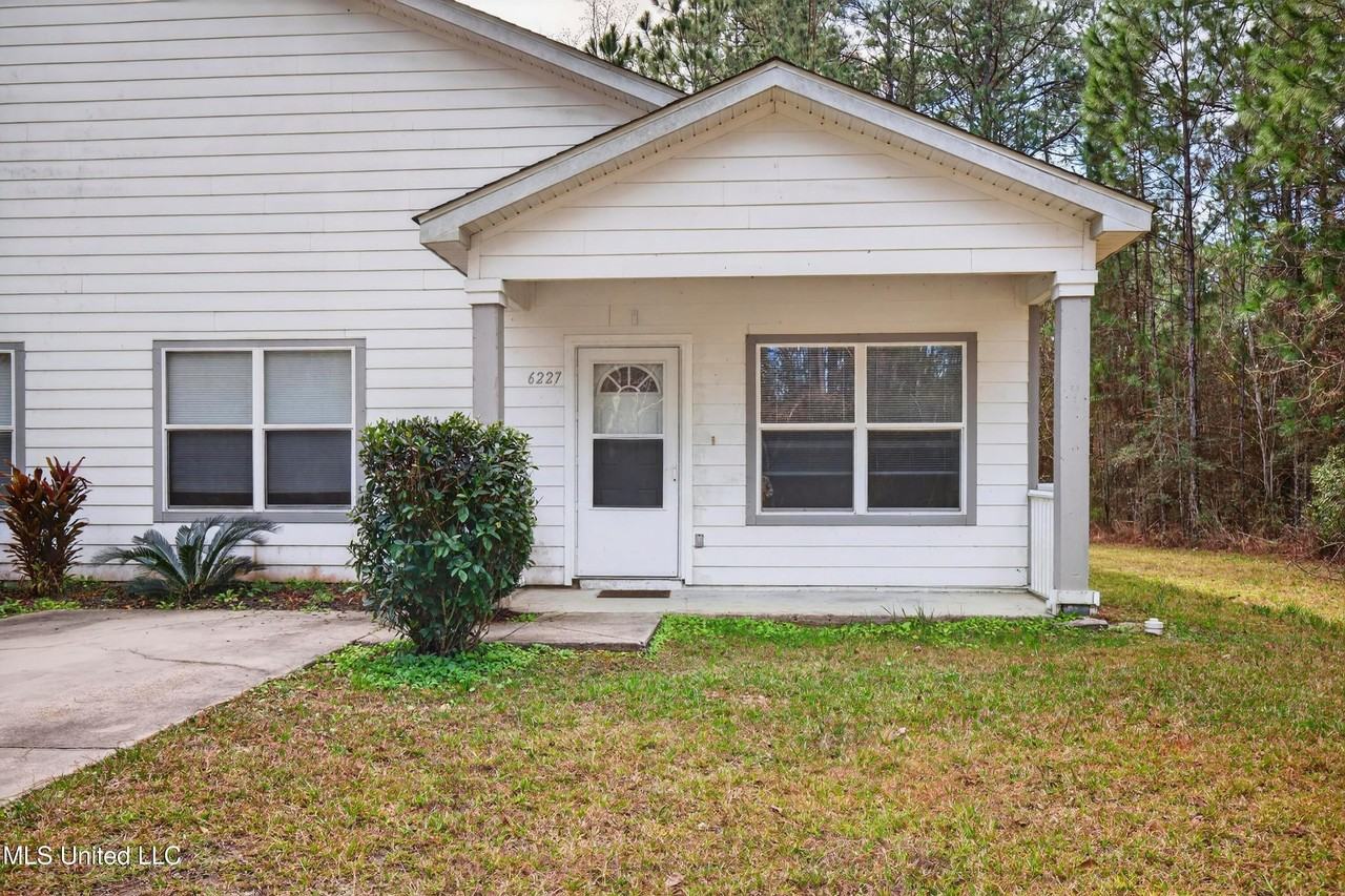 6227 E Newton St - Photo 2 of 30