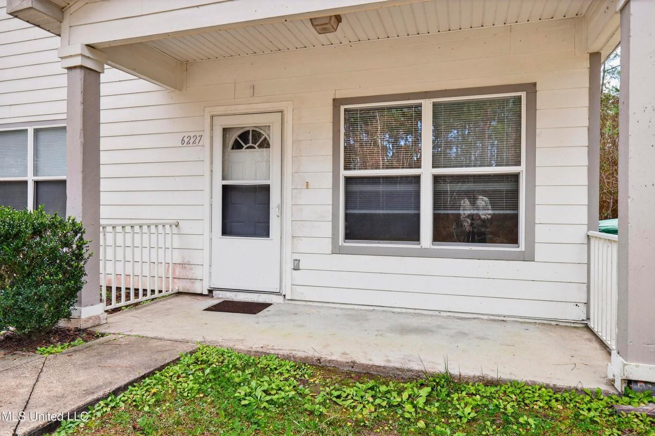 6227 E Newton St - Photo 5 of 30