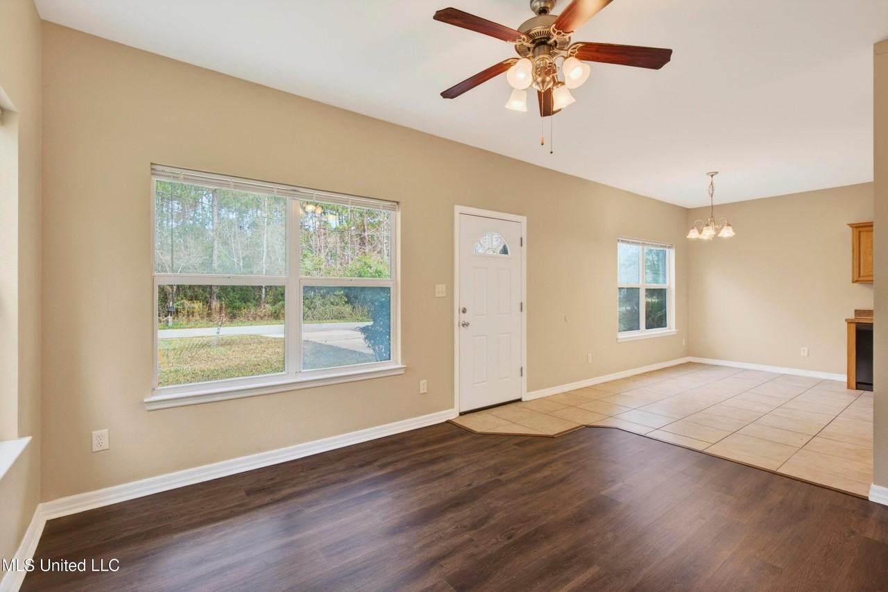 6227 E Newton St - Photo 7 of 30