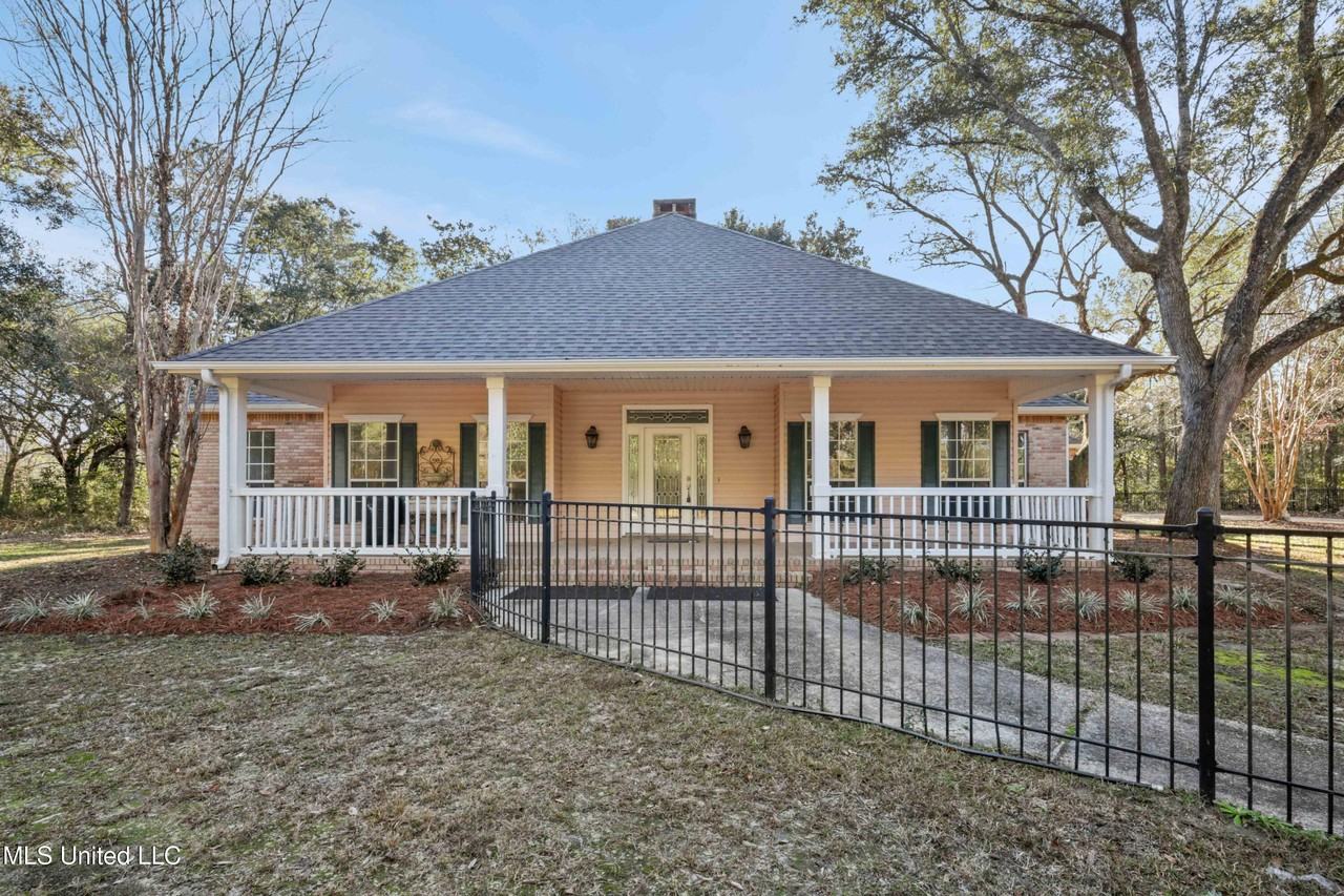 29109 W Dubuisson Rd - Photo 2 of 21