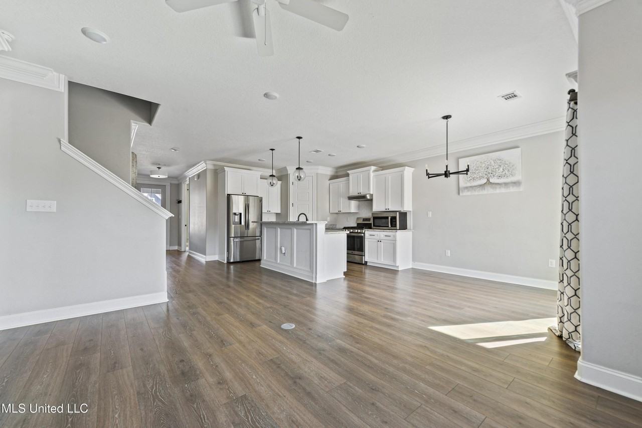 10667 Wren Grv - Photo 7 of 41