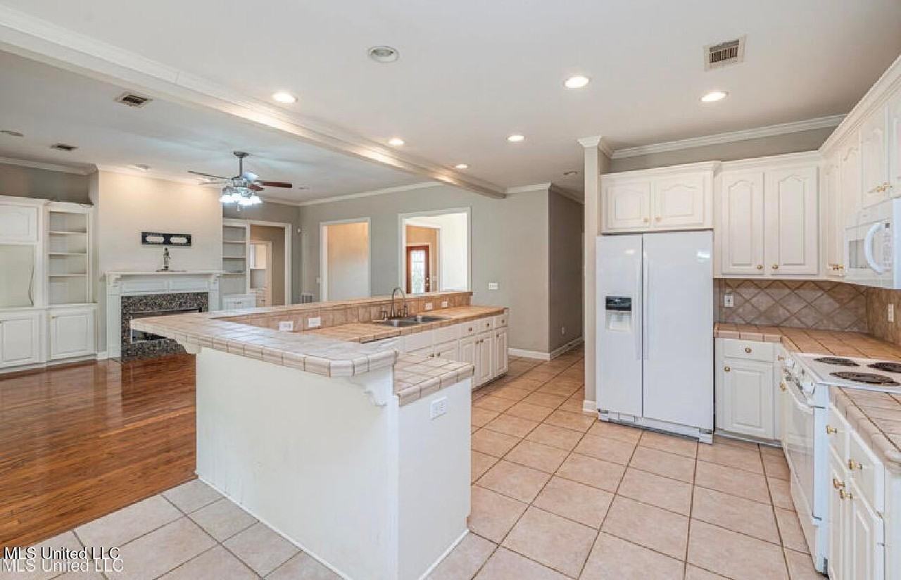 5984 Libby Ln - Photo 6 of 11