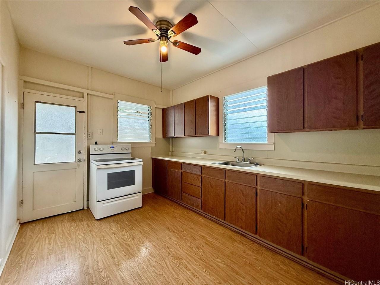 1629 Lusitana St - Photo 3 of 13