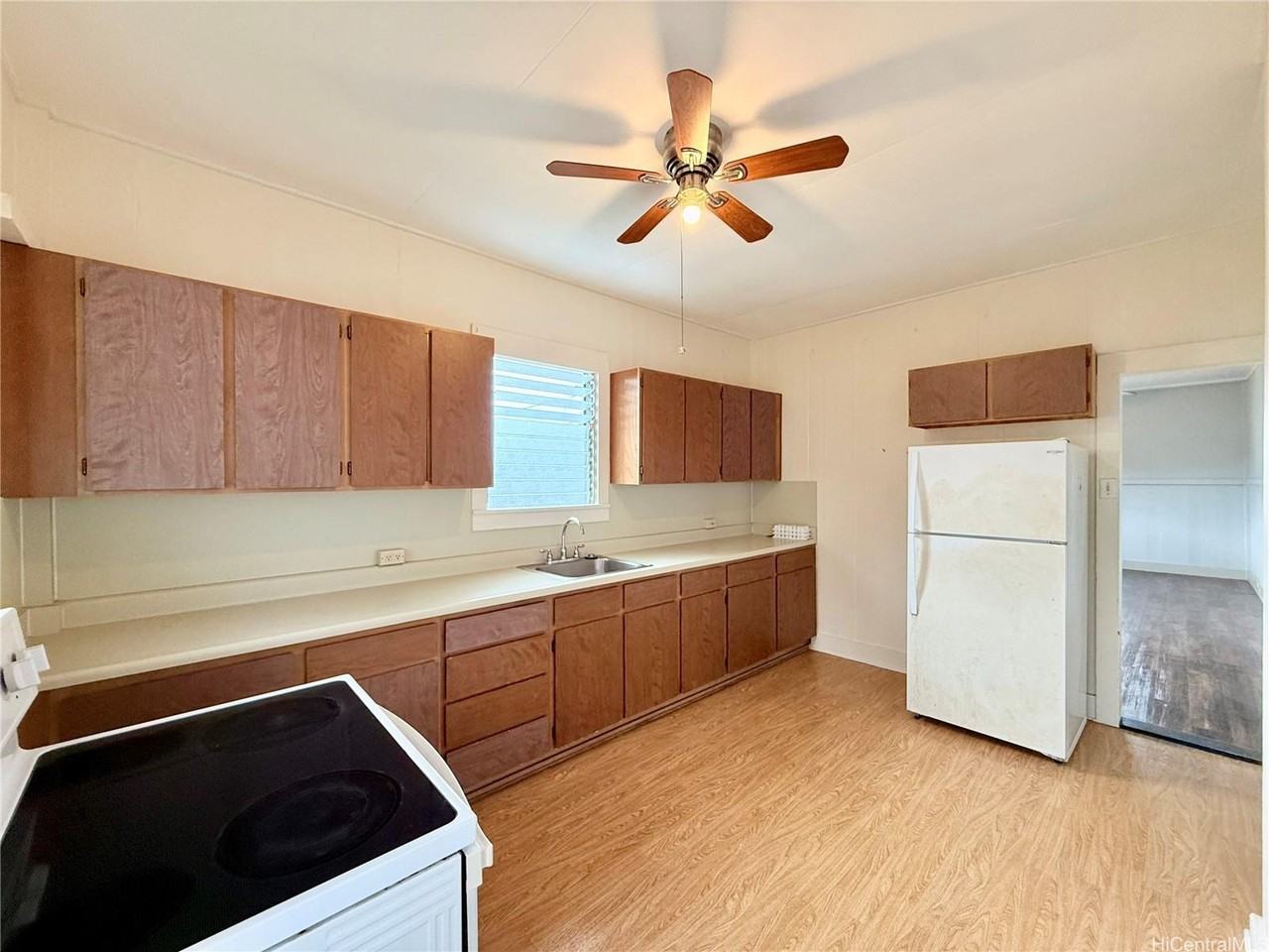 1629 Lusitana St - Photo 4 of 13