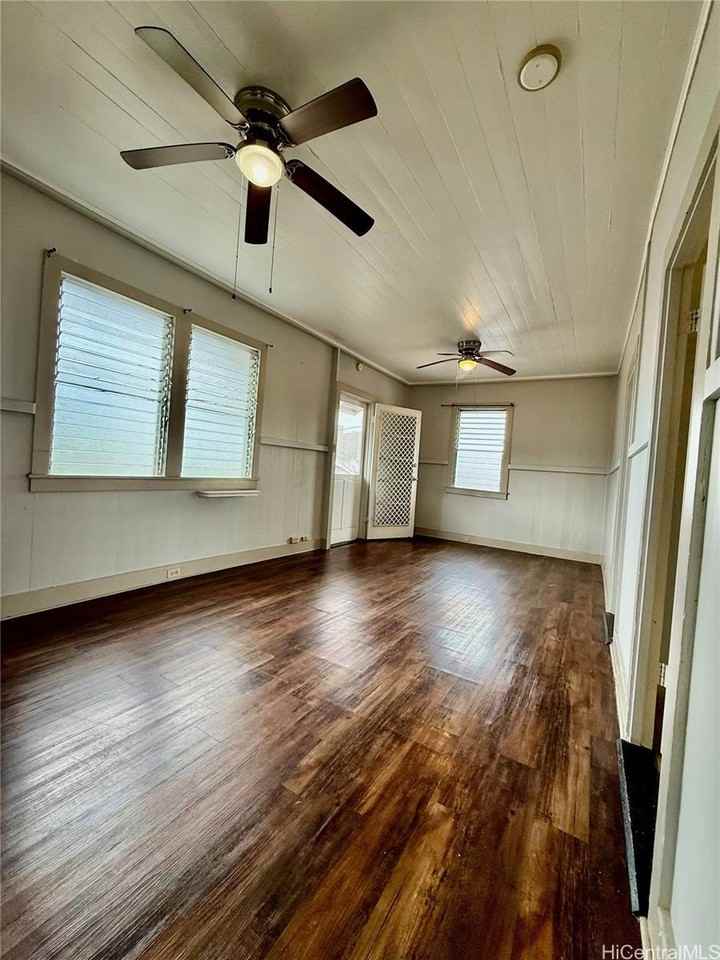 1629 Lusitana St - Photo 6 of 13