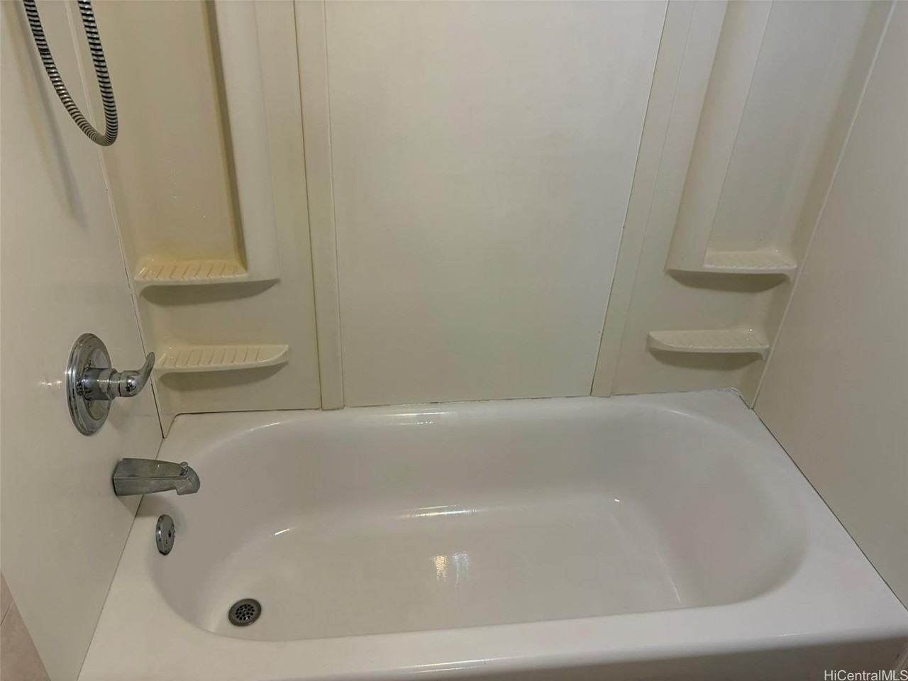 2033 Oahu Ave #B - Photo 3 of 6