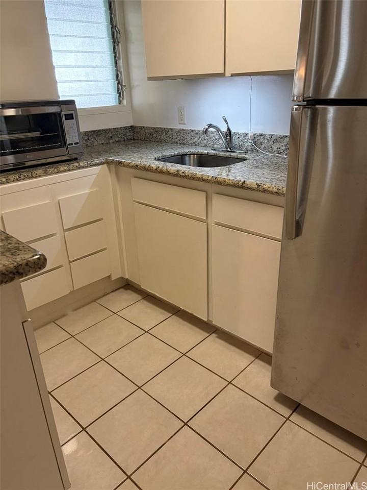 2033 Oahu Ave #B - Photo 5 of 6