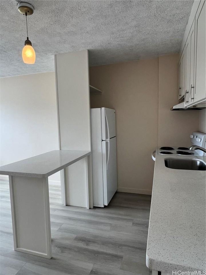 711 Kamuela Ave - Photo 3 of 8